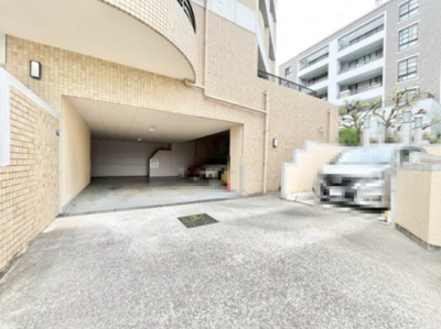 【駐車場】 | 新千里北町アーバンライフ | サイトに掲載されていない箇所の写真、撮影してお届けさせて頂きます！気になる物件で、見たい部分の画像が無い場合は、弊社スタッフまでご連絡下さいませ。お客様の気になる箇所を、カメラにて撮影して参ります！