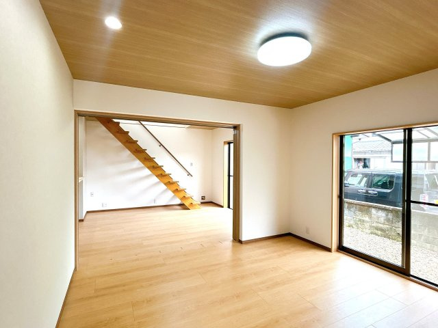 リフォーム済中古戸建　本巣市早野　平成10年築の居間・リビング