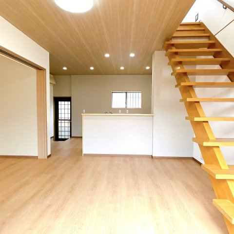リフォーム済中古戸建　本巣市早野　平成10年築の居間・リビング