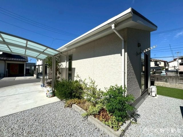 円座町O邸の駐車場
