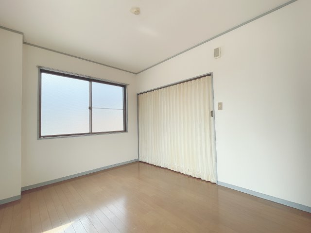 【洋室】 | サンハイツ新和 | 広々とした洋室です