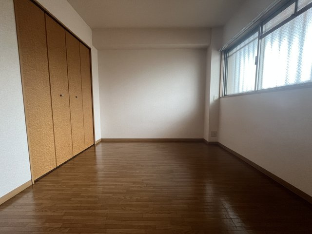 セピアコートタナカの洋室|明るい洋室です