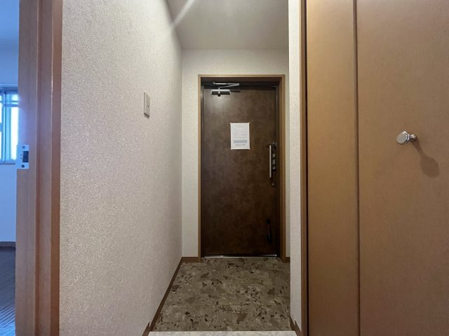 セピアコートタナカの玄関|明るい玄関です