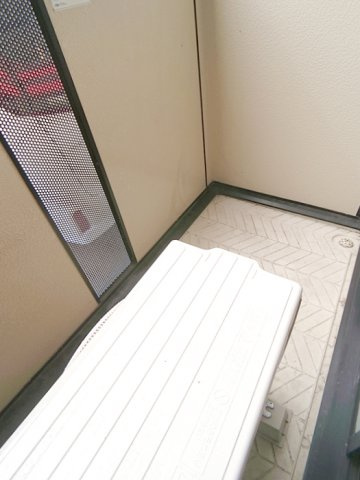 岸和田市春木旭町のハイツのバルコニー|バルコニーからの眺めを楽しみながら食事をしませんか