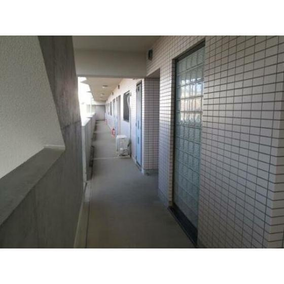 ロイヤルフラット壱番館のエントランス