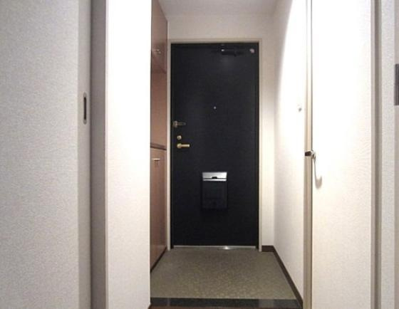 ロイヤルフラット壱番館の玄関