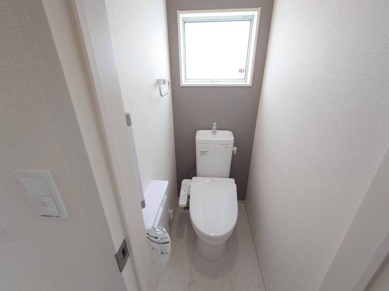 ■■宜野湾市嘉数-2号棟（全2棟）のトイレ|ゆったりとした空間のトイレです