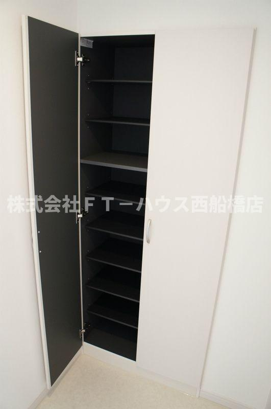 リブリ・ニソルの収納