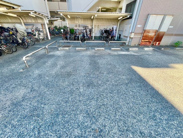 ホワイトウェルの駐車場
