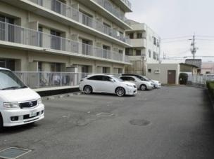 プリムローズ岸和田の駐車場|駐車スペースもあります