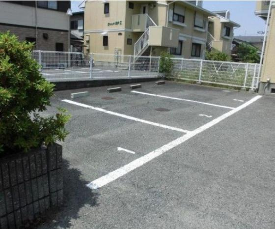 セジュール池内Ⅱ棟の駐車場