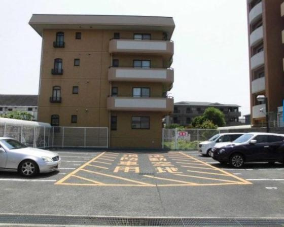 マンションミワⅠの駐車場