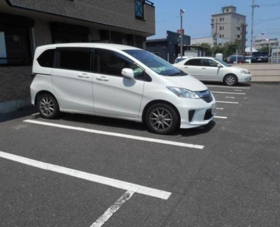 コルロフ51の駐車場