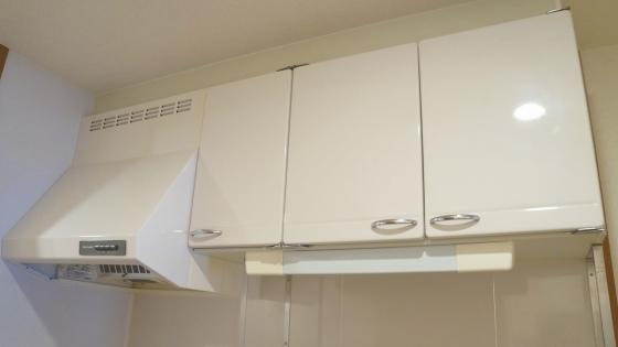 サンプリムローズのキッチン|コンパクトなキッチンで掃除もラクラク