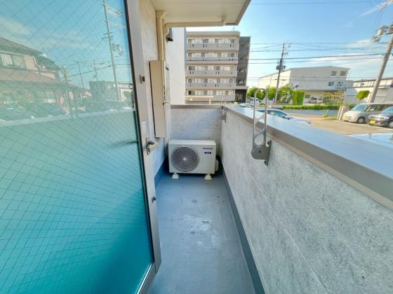 サンリゾート12のバルコニー|外からの目が気にならないバルコニーで洗濯物が干せます