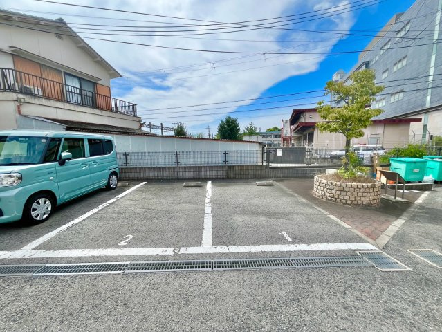 サニーコート日根野の駐車場