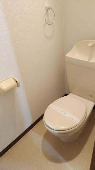 カモミールコートのトイレ|落ち着いた色調のトイレです