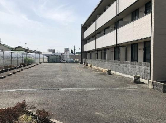 パレス二色浜Ｂの駐車場|カースペースがあります