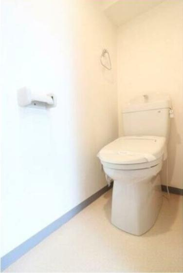 アミケンハイツのトイレ|落ち着いた色調のトイレです