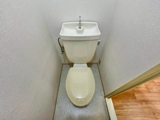 トリヴァン加守田のトイレ|落ち着いた色調のトイレです