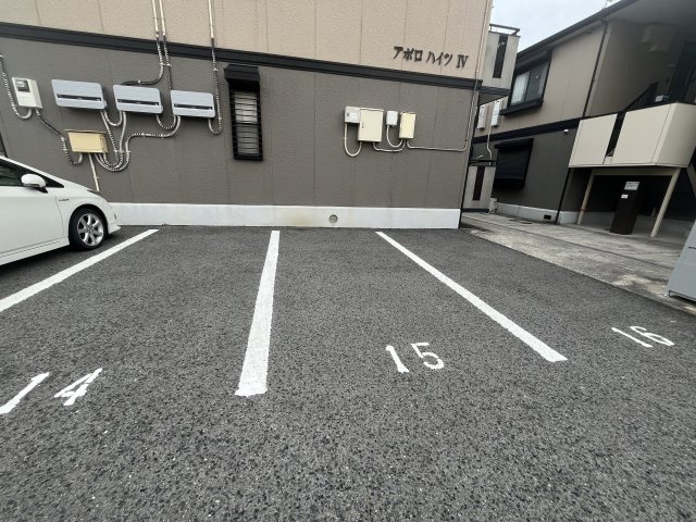 アポロハイツ3の駐車場