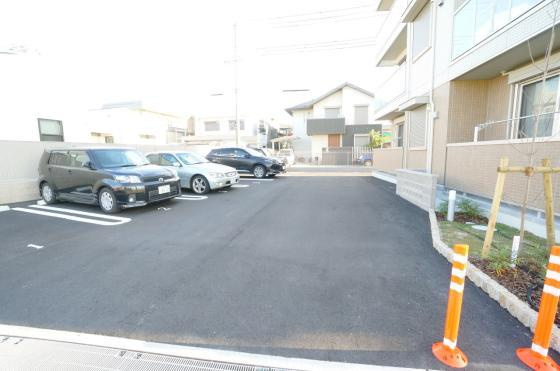 メゾン　アルバの駐車場|駐車場に車を止められます