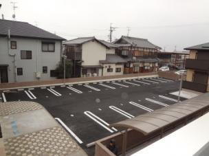 クレアA棟の駐車場|駐車場があるので、車を買う予定の方も安心です
