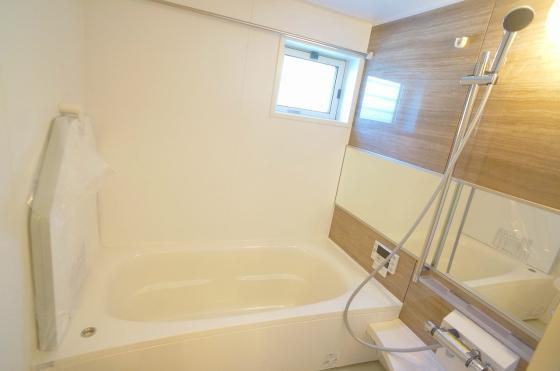 ロイヤルハイツ2の浴室|コンパクトで使いやすいお風呂です