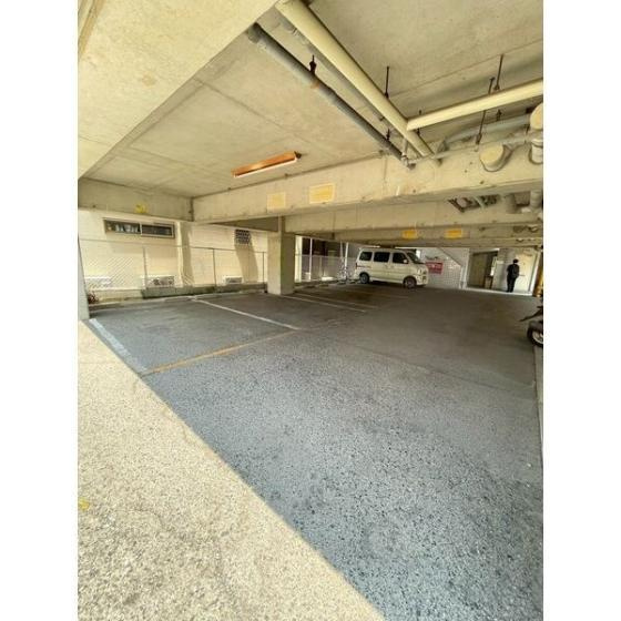 アバンティ貝塚2番館の駐車場|車をお持ちの方に嬉しい駐車場付きの物件です