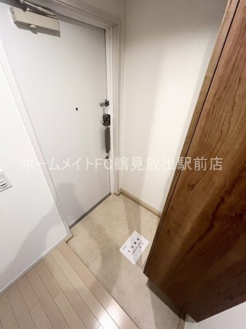 東大阪市稲田本町１丁目のアパートの玄関