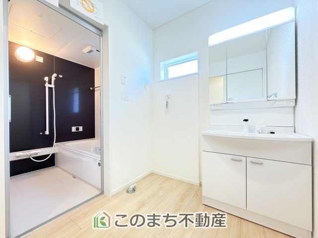 CradleGarden 那須塩原市若草町第8の洗面所|シャンプードレッサーで朝の身支度♪伸びるホースでお掃除も簡単清潔です！
