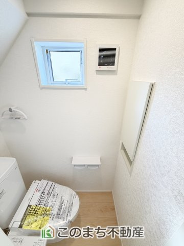 CradleGarden 那須塩原市若草町第8のトイレ|小窓から換気ができて清潔なトイレスペース☆