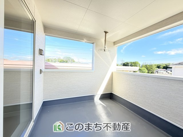 CradleGarden 那須塩原市若草町第8のバルコニー|南向きの大型バルコニーは陽当り良好で、たっぷりのお洗濯物もよく乾きます！
さらにインナーバルコニーなので雨の日でも安心してお出かけできますね♪