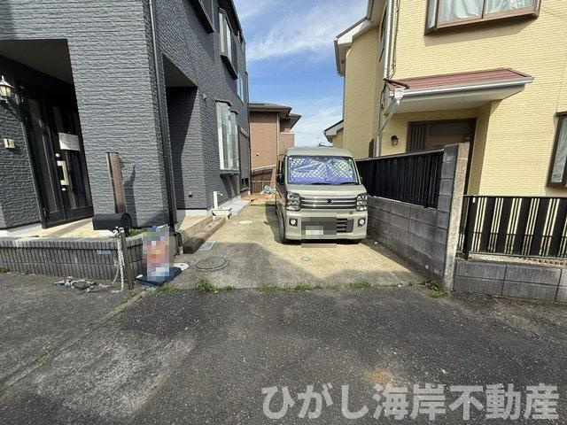 茅ケ崎市香川６丁目　中古戸建の駐車場|7月11日撮影　新規リフォーム中　駐車スペース