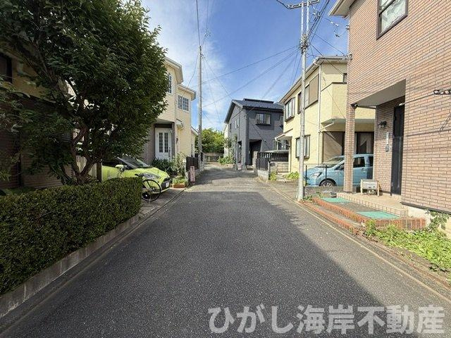 茅ケ崎市香川６丁目　中古戸建の前面道路含む現地写真|7月11日撮影　新規リフォーム中　現地外観