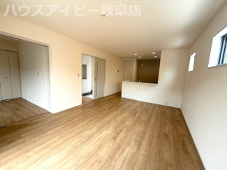 【居間・リビング】 | 岐阜市河渡新築建売全5棟！長期優良住宅！耐震等級3・住宅性能評価書取得した安心安全なお家です♪ | 岐阜市河渡新築建売全5棟！長期優良住宅！耐震等級3・住宅性能評価書取得した安心安全なお家です♪