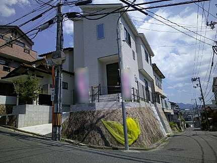安芸郡府中町八幡４丁目の前面道路含む現地写真