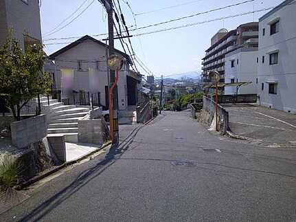 安芸郡府中町八幡４丁目の前面道路含む現地写真