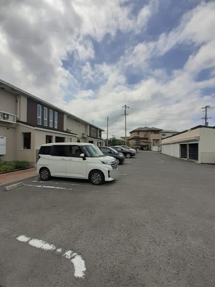レジデンス根来の駐車場|駐車場があるので、車を買う予定の方も安心です