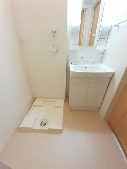 アビタシオン北町の洗面所|明るい洗面所です
