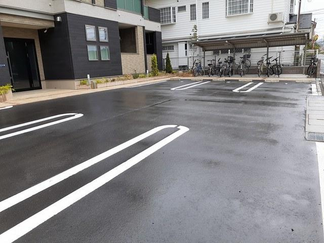カーサ　りんくう・Ｍの駐車場|駐車場があるので、車を買う予定の方も安心です