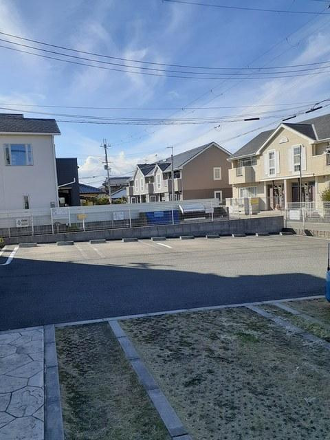ジョリ－パ－トナ－の駐車場|カースペースがあります