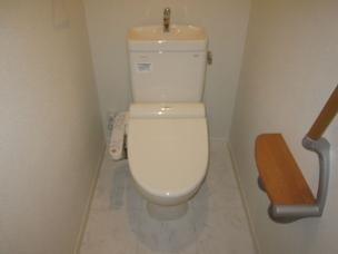 シャーメゾンエンジェルのトイレ|落ち着いた色調のトイレです