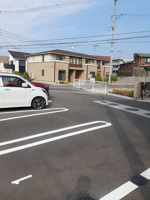 ヒューゲルハイムⅡの駐車場|カースペースがあります