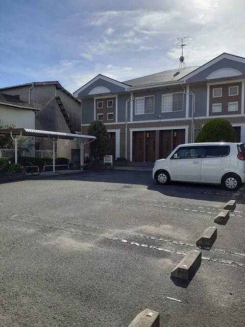 コスモアークの駐車場|駐車場があるので、車を買う予定の方も安心です