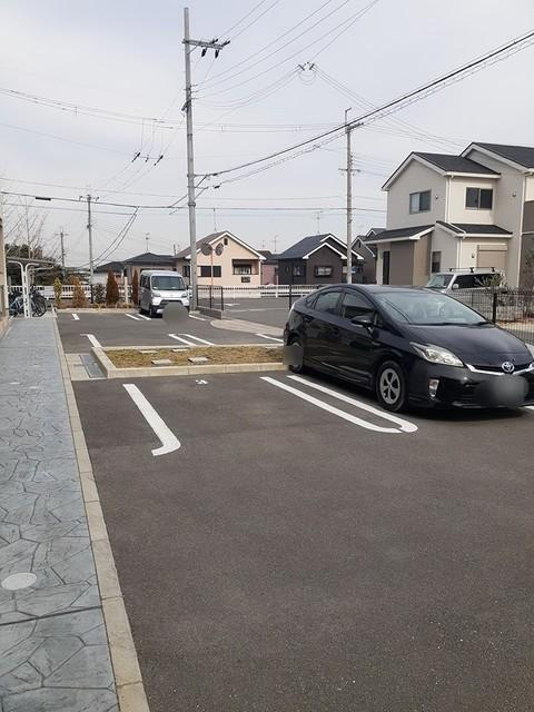 プランドール東佐野の駐車場|駐車場があるので、車を買う予定の方も安心です