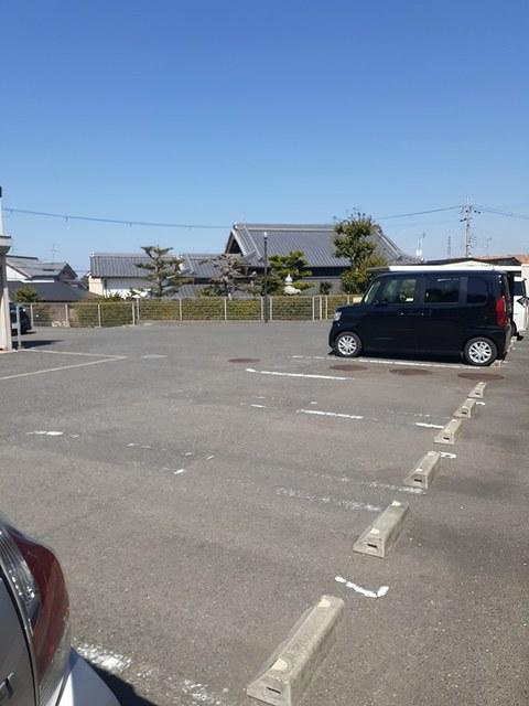 レジデンス根来の駐車場|カースペースがあります