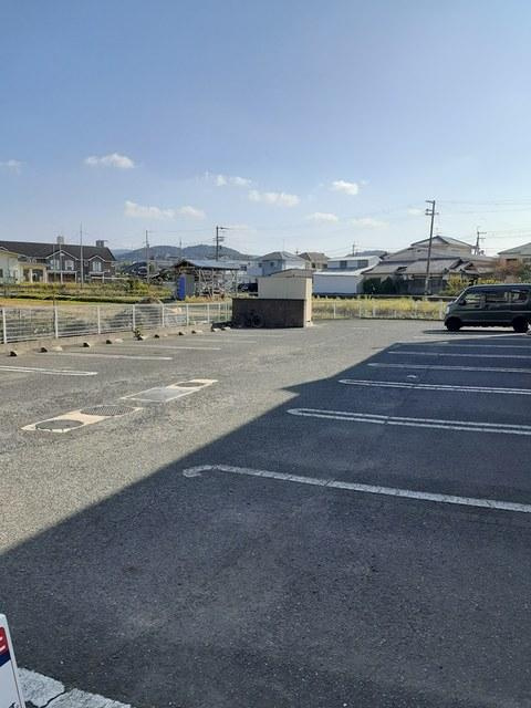 フォンテーヌ　北館の駐車場|駐車場に車を止められます