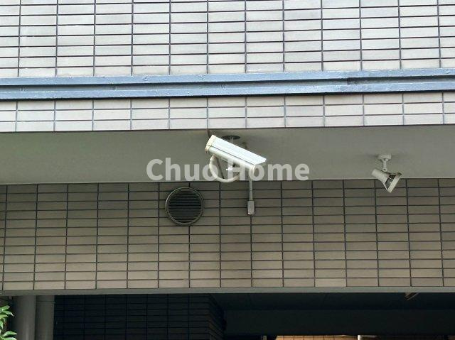 コスモ田端グレイスフォームの防犯設備|【防犯カメラ】何かあった時の大事な証拠になることももちろんなりますが、防犯というくらいですので大事なのは防犯カメラがあることによって抑止力につながることですよね。