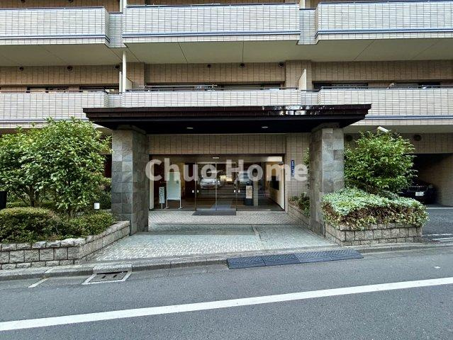 コスモ田端グレイスフォームのエントランス|【エントランス】マンションのエントランスは、その物件の印象を決める、顔とも言える場所です。毎日通る場所ですからきれいなのが一番です。